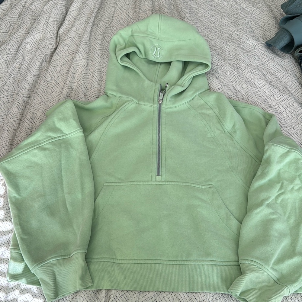 Lululemon creamy mint scuba
